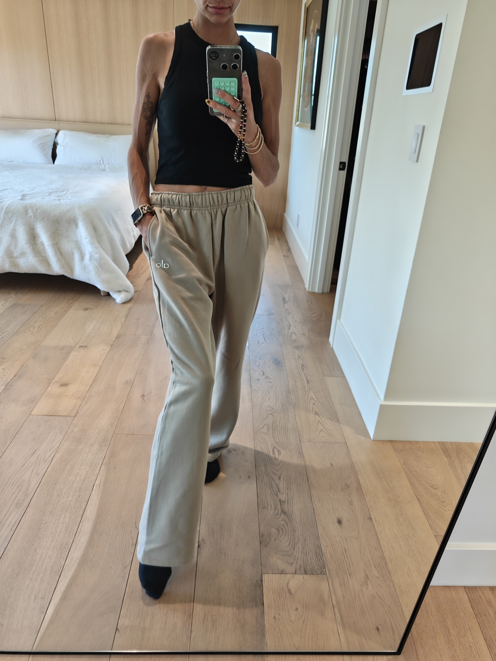 ALO Yoga Women’s Taupe Wide-Leg Sweatpants